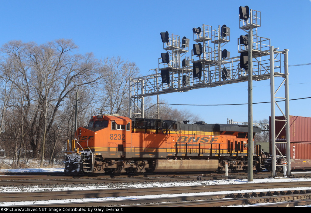 BNSF ES44C4 #8232- Rear distributed power unit